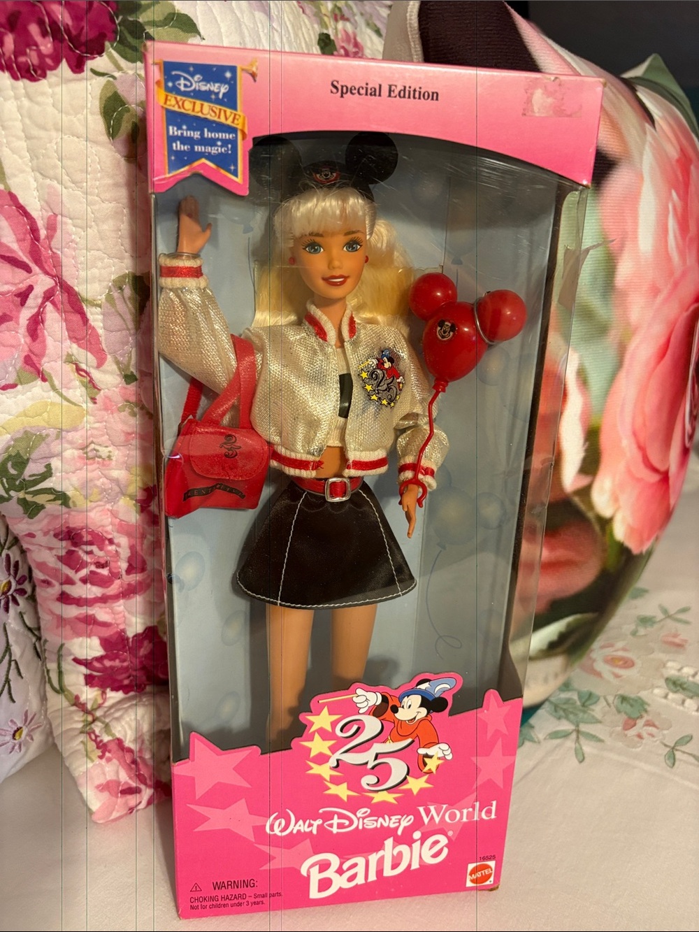Vintage Walt Disney World Barbie Fashion Doll. NOS 1996